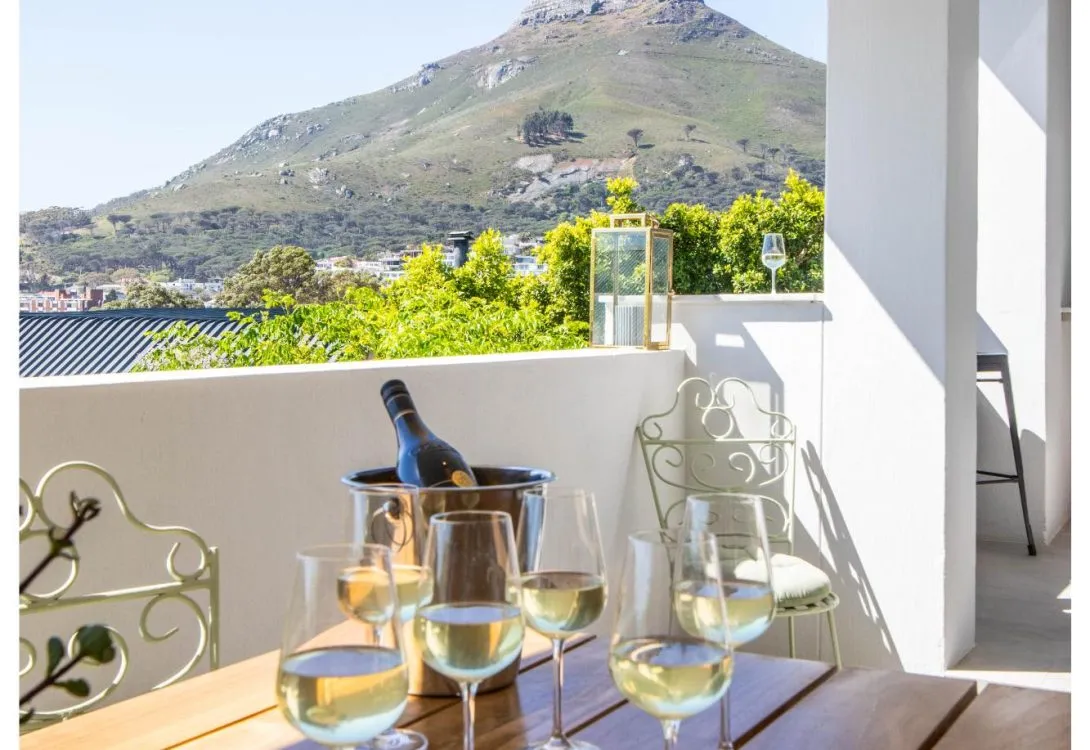 The-Shed-Camps-Bay-Rental-13-1090×750